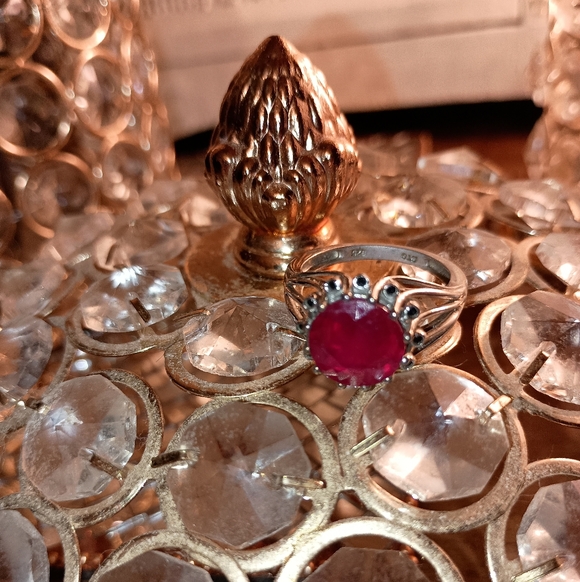 RED RUBY RING WITH BLACK SPINEL 5.115 CARATS - Picture 2 of 10